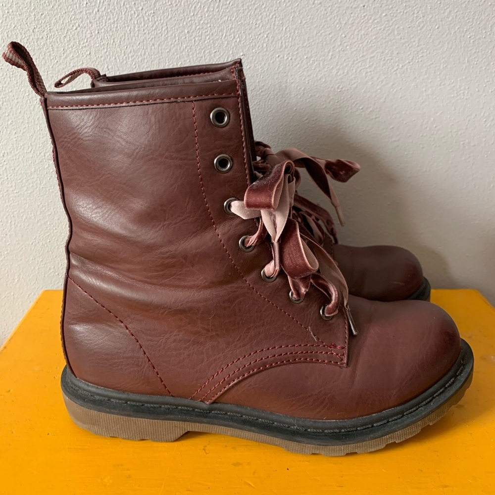 Combat boots